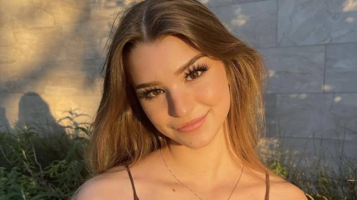 Is Brooke Monk Engaged? Relationship Status With Sam Dezz